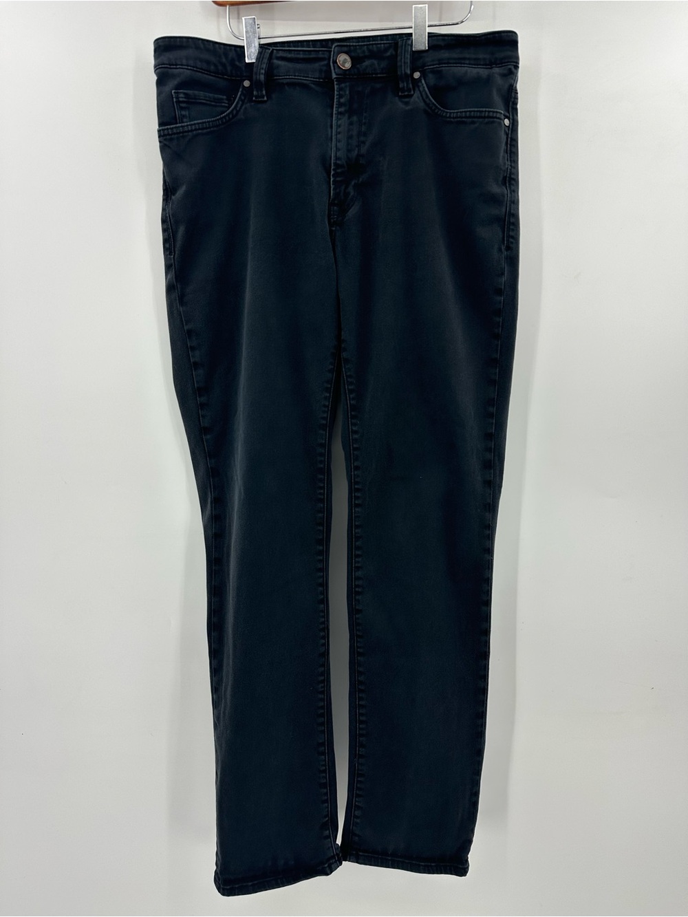 34 Heritage Charisma Comfort Rise Classic Straight Leg Jeans in Black